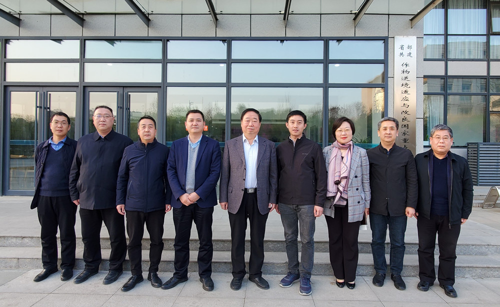 蒋建军受聘我校杰出人才特区支持计划第三层次特聘教授